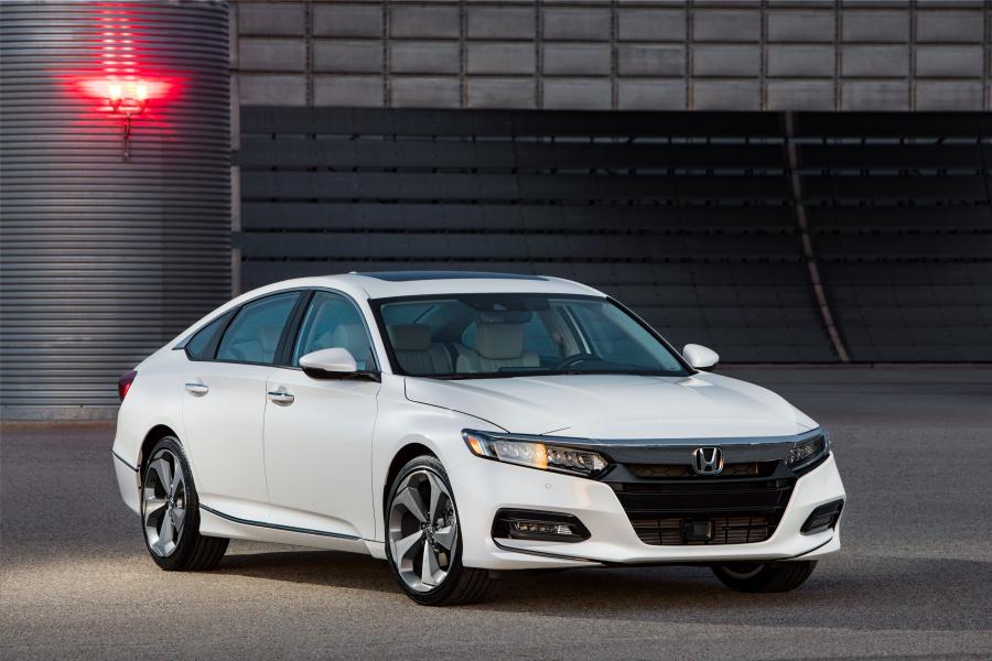  Honda Accord Touring Hybrid 2017 года  (NA) (фото 122 из 170)